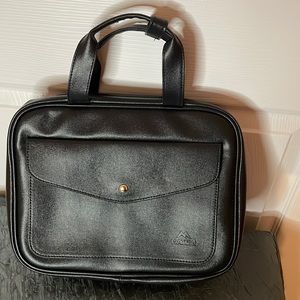 Hanging cosmetic travel bag